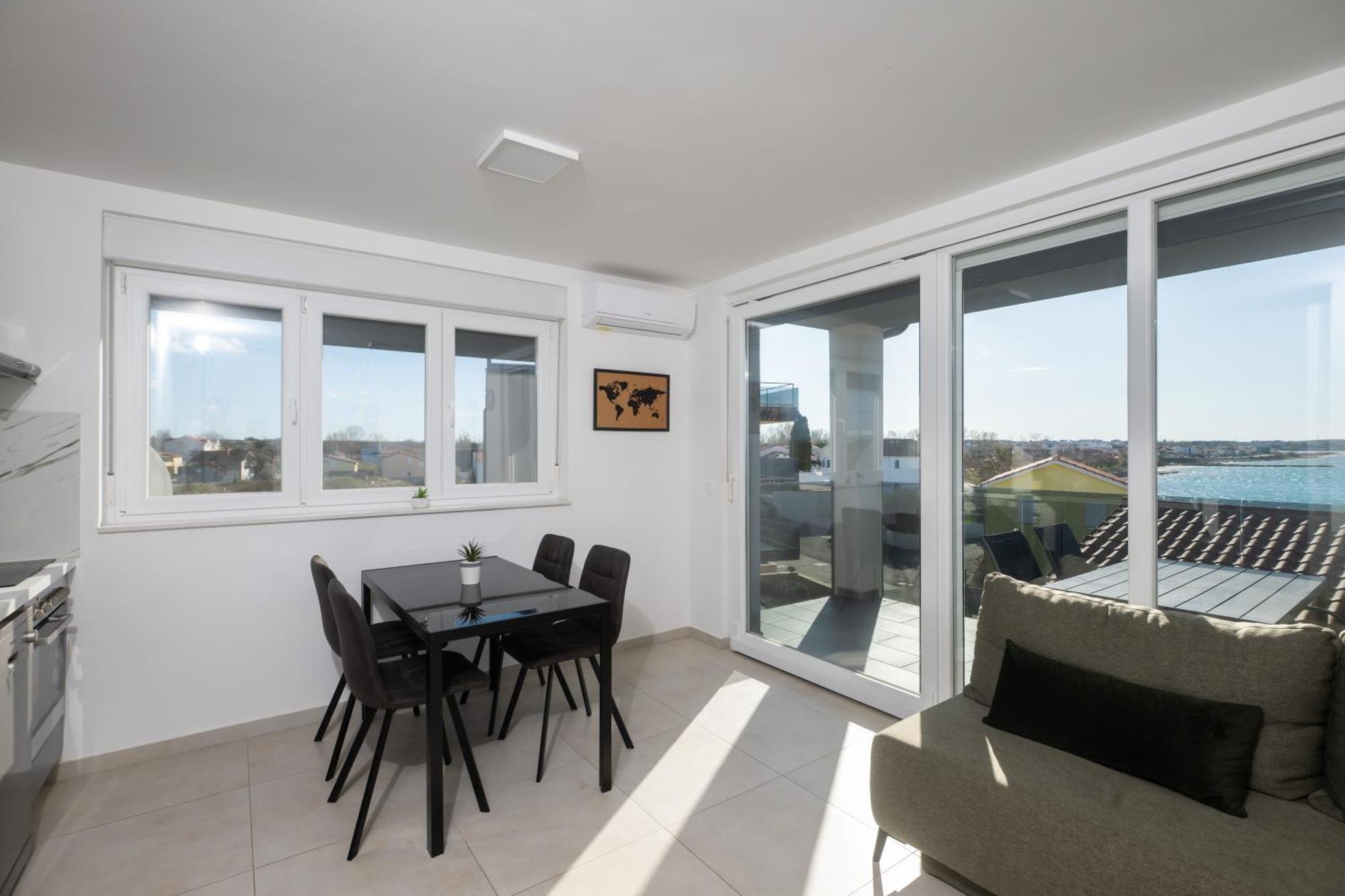 Sunshine Bay Apartment Nin Bagian luar foto